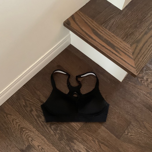 LUCY Sports Bra 32C black - cross in back - Picture 1 of 4